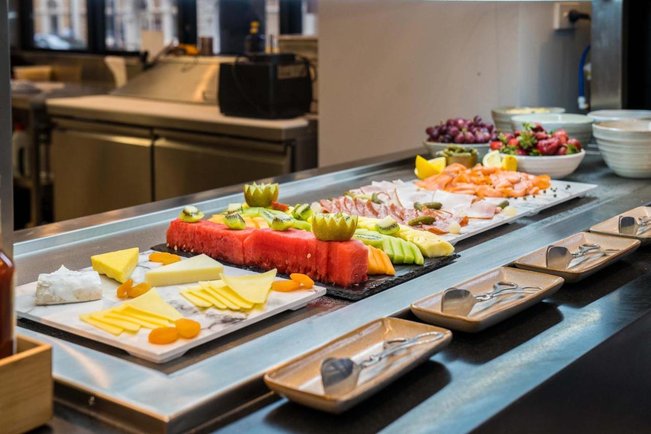 Peppers Waymouth Hotel Adelaide Exterior foto A buffet at a hotel