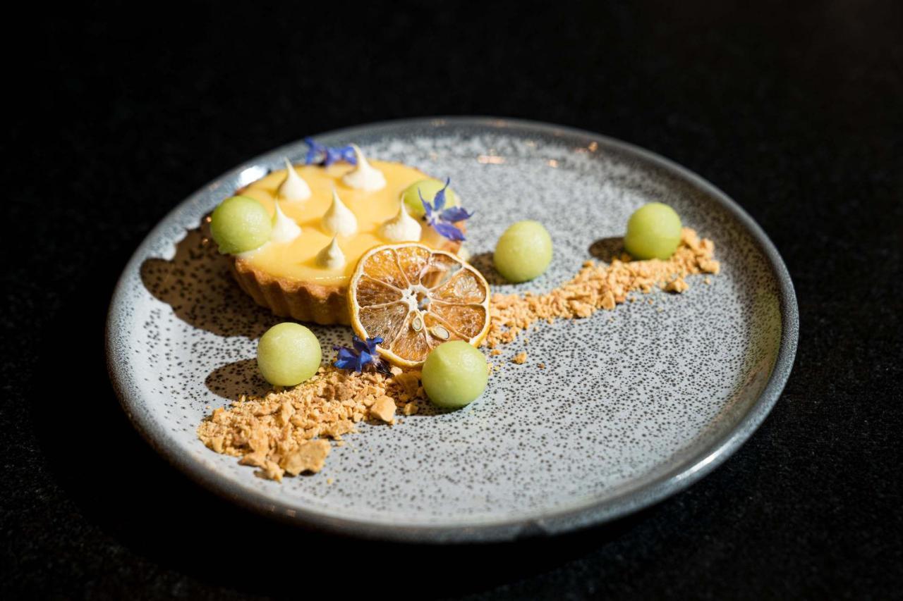 Peppers Waymouth Hotel Adelaide Exterior foto A lemon meringue tart