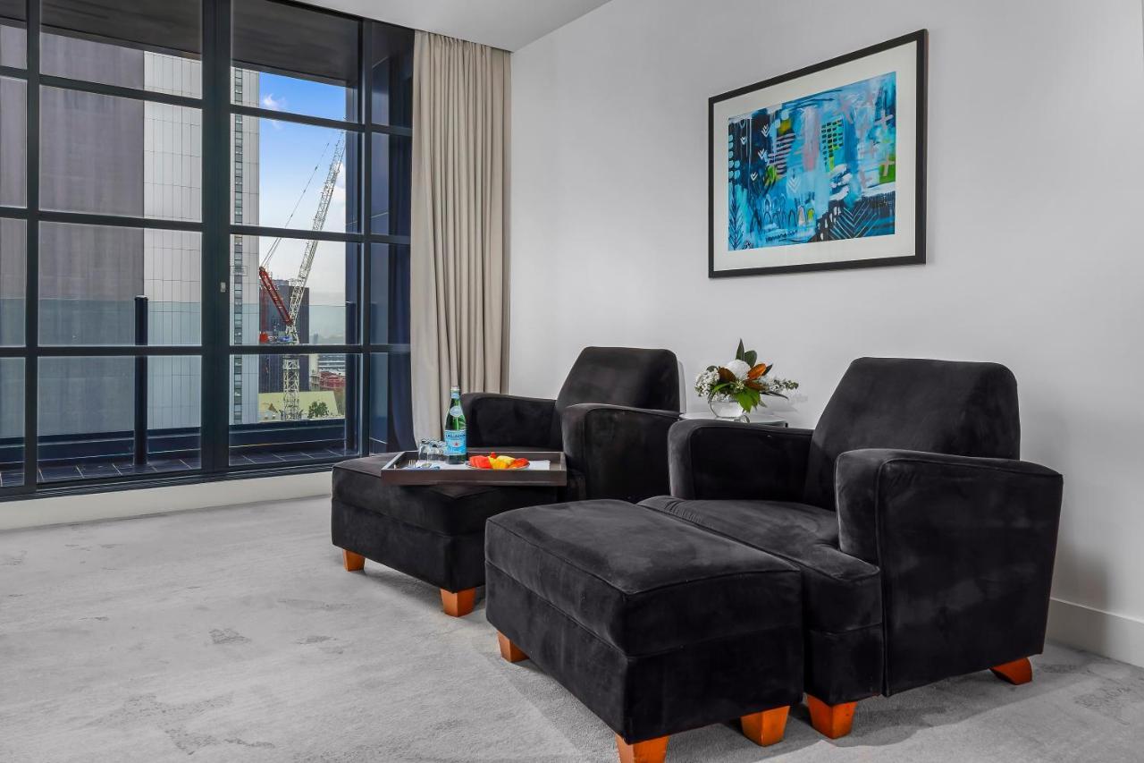 Peppers Waymouth Hotel Adelaide Exterior foto A living room in a typical apartment