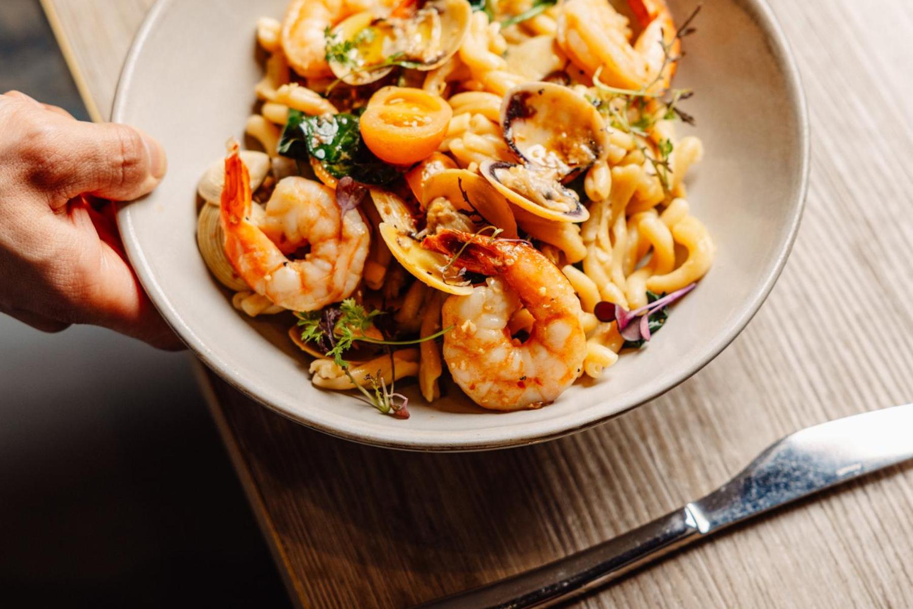 Peppers Waymouth Hotel Adelaide Exterior foto Shrimp and pasta